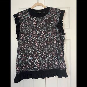Ruffle sleeve Top with flower pattern.